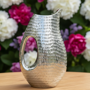 Jarrón de flores de aluminio fundido plateado martillado de lujo, maceta moderna hueca con textura, jarrón tipo jarra para decoración del hogar - Product Image 1