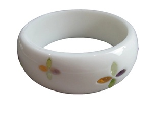 Pulsera de cerámica blanca vintage nueva moda al por mayor elegante brazalete de resina acrílica con diseño de Ángel brazalete ancho pulsera - Product Image 1