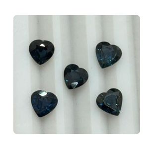 Hermosa piedra preciosa suelta facetada en forma de corazón de zafiro azul australiano natural, bellamente tallada, para la elaboración de joyería fina - Product Image 1