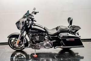 High Quality US Made Street Glide New Touring Motorcycle 1000-1500cc >80km/h - Product Image 2