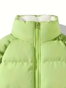 เสื้อแจ็คเก็ตพัฟเฟอร์สีเขียวยูนิเซ็กซ์ Winton Impex แบบกันลม ระบายอากาศได้ดี ปิดด้วยซิป เหมาะสำหรับใส่ลำลองในฤดูหนาว ผลิตจากโพลีเอสเตอร์เนื้อหนา - Product Image 2