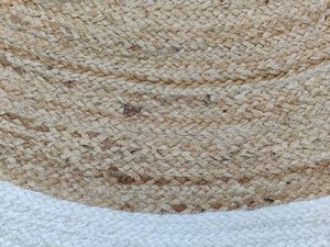 พรมปูพื้นทรงกลมสไตล์โบโฮ ทำจากปอกระเจา ขอบสีดำขาว ทอมือ ลายทอธรรมชาติ สำหรับห้องนั่งเล่น ห้องนอน ห้องเด็ก ตกแต่งบ้าน - Product Image 3