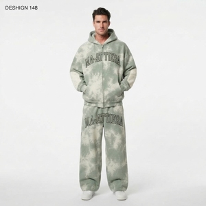 Ensemble survêtement streetwear homme vert sauge crème tie-dye avec sweat à capuche zippé et pantalon large, panneau de manches clouté, personnalisable OEM ODM - Product Image 1