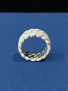 แหวนเพชรโมอิสซาไนต์ทรงเรขาคณิต ดีไซน์แบบ Eternity Band เงินแท้ 925 ประดับเพชรแบบ Pave Setting ทรง Brilliant Cut ฝังเพชรแบบ Micro Insert หรูหรา เหมาะสำหรับทั้งชายและหญิง ใช้เป็นเครื่องประดับงานแต่งงาน - Product Image 3