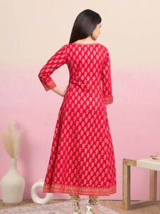 Kurta Anarkali Roja de Algodón para Mujer con Estampado Dorado, Cuello Redondo y Mangas Tres Cuartos, Diseño Étnico Global, Ropa Casual y Festiva - Product Image 3