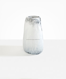 Vase de table décoratif en résine à motif tourbillon aquatique, design moderne, étanche, artisanal, écologique, pour fleurs et plantes - Product Image 1