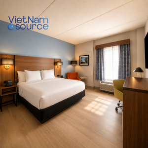 Colección de Muebles de Dormitorio Premium para Hotel La Quinta con MDF Duradero, HPL Decorativo y Herrajes de Grado Comercial de Fábrica - Product Image 1