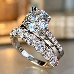 Juego de Anillos de Compromiso de Lujo de 3 Piezas con Diamantes Cultivados en Laboratorio de Corte Redondo, Oro Amarillo de 14K, Anillo de Eternidad Apilable - Product Image 5
