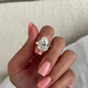 Anillo de Compromiso con Diamante Cultivado en Laboratorio de Corte Pera de 5.0 CT, Engaste de Oro de 14K, Certificado IGI, Regalo de Boda de Lujo para Ella - Product Image 1