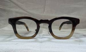 Lunettes de soleil artisanales en corne de bœuf avec des matériaux naturels, forme moderne et service de personnalisation du logo - Product Image 2
