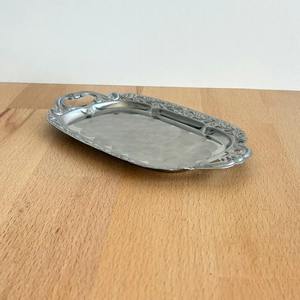 Plateau en métal durable au design unique pour la maison, la cuisine, le bureau, la salle à manger et l'organisation quotidienne des aliments, disponible à prix réduit - Product Image 3