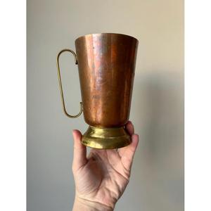 Taza de cobre vintage con base y asa de latón, accesorio de bar reutilizable, artículos para beber, tazas antiguas para beber en casa, estilo mediados de siglo - Product Image 1
