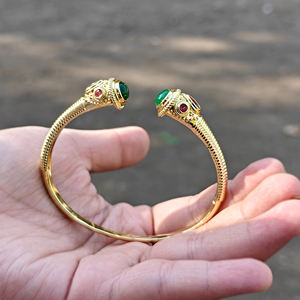 Bracelet bohème design en onyx vert et quartz rubis, plaqué or 18 carats, bracelet ouvert ajustable pour femmes et hommes - Product Image 5