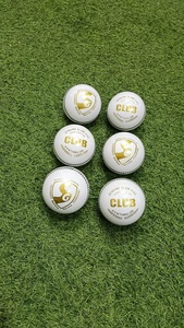 Pelotas de Cricket Blancas SG CLUB, Tamaño para Hombre - Product Image 4