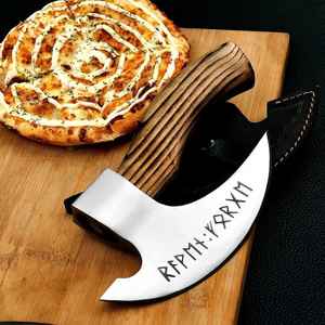 Couteau à pizza industriel forgé à la main en acier au carbone, style viking, lame tranchante en forme d'axe avec manche en bois de rose pour usage en cuisine, avec étui - Product Image 1
