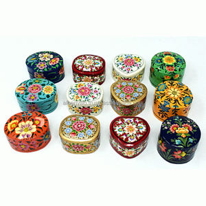 Boîte à bijoux décorative ronde en papier mâché à motifs floraux, écologique, pour ranger les chaînes et les petites bagues, fabriquée en Inde - Product Image 1