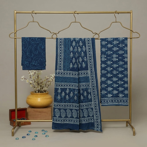 Costume Punjabi de luxe bleu indigo à fleurs pour femmes |   Ensemble Kurti Pyjama en Coton Fait Main avec Imprimé au Bloc et Sarong |   Robe indienne Pro - Product Image 2