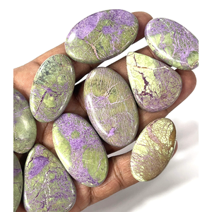 Stichtite Naturelle Australienne Violette et Verte, Gemmes en Pierre Brute, Cabochons Formes et Tailles Mixtes, 20 à 30 mm environ - Product Image 1