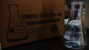 Matraz de Erlenmeyer de Vidrio Borosilicato para Laboratorio MAYALAB MGC25 OEM Personalizable Hecho en India para una Experimentación Óptima - Product Image 3