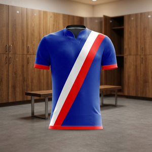 Maillot de football athlétique pour homme, bleu, manches courtes, col en V, avec rayures diagonales - Product Image 1