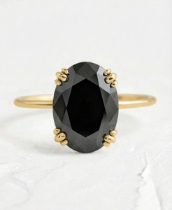 Bague solitaire ovale en or jaune 18 carats massif avec diamant noir et double griffe minimaliste pour femme - Product Image 1