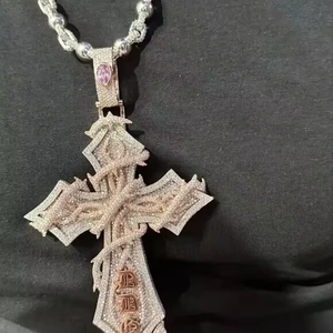 Pendentif en argent sterling plaqué or pour femme, avec moissanite véritable ronde de 3,5 carats, motif croix personnalisé, cadeau - Product Image 1