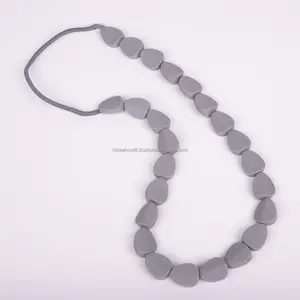 Collares modernos de lujo con diseño personalizado para mujer, collares hechos a mano con cuentas de resina de alta calidad y perlas clásicas - Product Image 6