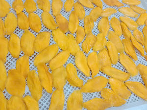 มะม่วงอบแห้ง มะม่วงหวาน ผลไม้อบแห้ง ขนมขบเคี้ยวสำหรับตกแต่งขนมหวานและใช้ในเบเกอรี่ เนื้อนุ่มสไตล์ทรอปิคอล บรรจุภัณฑ์ขนาดใหญ่ ผลิตจากเวียดนาม - Product Image 3