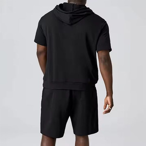 Ensemble 2 pièces décontracté d'été pour homme : T-shirt à capuche uni et short respirant en polyester et coton non tissé sans coutures - Product Image 6