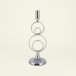 Candelabro de Metal Plateado de 2 Brazos con Diseño Atractivo y Minimalista, Candelabro Doble de Acero Inoxidable, Moderno y Minimalista - Product Image 3