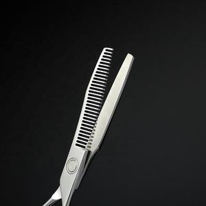 กรรไกรตัดผมสแตนเลส AE-170 440c สำหรับคนถนัดขวา 32 ฟัน ชุดกรรไกรตัดผมสำหรับร้านเสริมสวย ระดับมืออาชีพ ANAAIF - Product Image 5