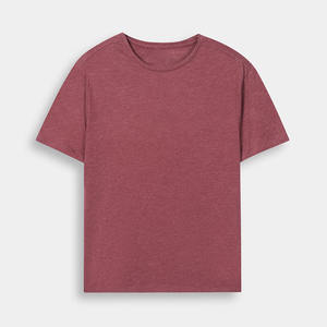 T-shirt classique pour homme de couleur bordeaux, fabriqué au Pakistan, de qualité supérieure, style tendance, en vente en ligne, tenue d'été. - Product Image 1