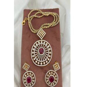 Conjunto de colgante de circonita CZ impecable de calidad premium con acabado dorado de doble tono y cadena, colección para fiestas de mujer - Product Image 1
