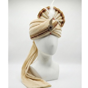 Turban ethnique en velours crème royal avec queue fluide, orné de bijoux, Safa indien et Pagdi de mariage, fait main, vente en gros - Product Image 1