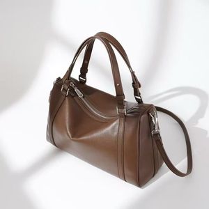 Sac à main et bandoulière décontracté en cuir véritable de haute qualité pour femme avec fermeture éclair et ouverture facile - Product Image 5