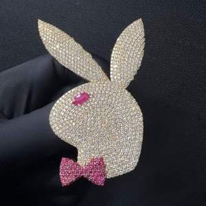 Pendentif Lapin Moissanite Givrée, Breloque Lapin, Coupe Ronde Brillante, Micro-Sertissage, Argent Plaqué Or, Bijoux Personnalisés - Product Image 1