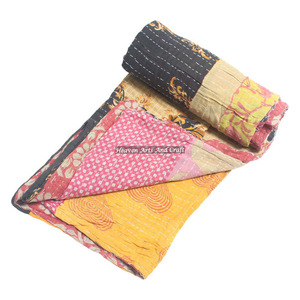 Couvre-lits Kantha indiens réversibles en coton vintage, faits main, pour la décoration intérieure – Couvre-lit lourd indien réversible cousu à la main - Product Image 1