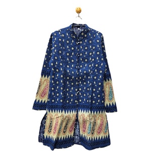 Veste matelassée longue d'hiver vintage pour femmes faite à la main finition Unique Indigo imprimé rayure décoration respirant bouton fermeture - Product Image 1