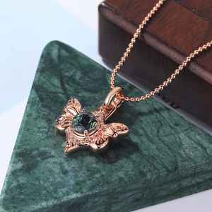 Collier pendentif papillon en or rose avec saphir vert de laboratoire taille ronde pour femme, bijoux de luxe, fabrication OEM ODM, vente en gros - Product Image 1