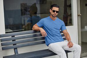 T-shirt pour homme à col en V, coton premium, manches courtes, vêtement décontracté, écologique, séchage rapide, tissu doux et respirant, coupe ajustée, 180g, été - Product Image 2