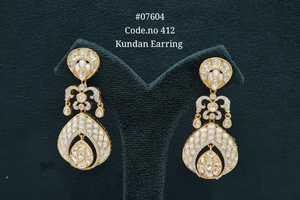 ต่างหูแบบห้อยทรงลูกแพร์ชุบวิคตอเรียนประดับด้วย Kundan รุ่น 07604 เหมาะสำหรับงานแต่งงานและเป็นของขวัญ - Product Image 6