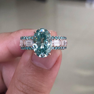 แหวนทองคำขาว 14K ชุบทองคำ ประดับเพชรทรงรีสีเขียว 1.75 กะรัต สำหรับเธอ แหวนหมั้น แหวนแต่งงาน IGI - Product Image 1