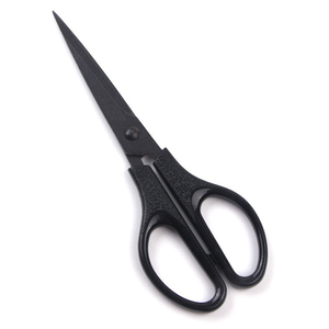 Tijeras de Corte de Pelo Portátiles con Mango de Plástico, Color Negro Sólido, Tijeras de Peluquería Profesionales para Uso Doméstico y Herramientas de Estilista de Salón - Product Image 1