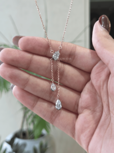 Collar con Colgante de Lujo de Oro Blanco con Diamante Cultivado en Laboratorio, Corte Pera, Certificado IGI, VVS1, 1.75ct, Engaste de Puntas, para Boda - Product Image 4