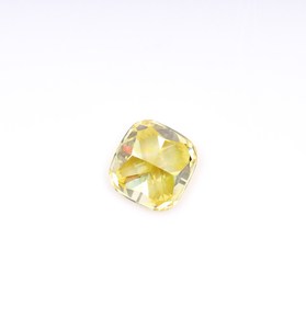 เพชรที่ได้รับการรับรองจาก IGI เพชรที่เพาะเลี้ยงในห้องปฏิบัติการ น้ำหนัก 0.55 กะรัต รูปทรงคุชชั่น สีเหลืองเข้มพิเศษ ผ่านการทดสอบเครื่องตรวจสอบเพชร สำหรับเครื่องประดับสั่งทำ - Product Image 4