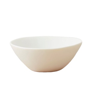 Tazón de Servir de Resina Blanca de Primera Calidad, Diseño Artesanal de una Sola Pieza con Técnica Personalizada Ecológica para Bodas - Product Image 1