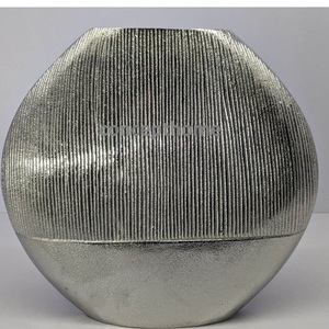 Customized Handmade Modern Lightweight Eco-Friendly High Quality Wedding Centerpiece <b>Mini</b> Flower <b>Vases</b> Small Gold Metal Luxury - Product Image 6