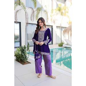 Ensemble 3 pièces décontracté pour femme en velours brodé Zari avec pantalon et Batwa - Product Image 5