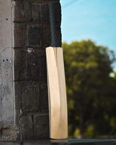 ไม้คริกเก็ตโลโก้แบบกำหนดเองสำหรับทีมใหม่ พร้อมลูกซอฟต์บอลสำหรับฝึกซ้อมกีฬา และลูกหนังแข็งสำหรับตี - Product Image 4