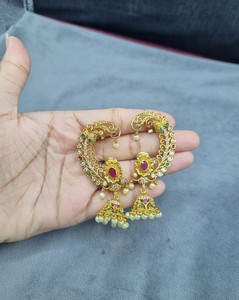 Pendientes de Oreja con Flores Tradicionales para Uso Festivo, Pendientes para Mujer Chapados en Oro con Incrustaciones de Diamantes Americanos - Product Image 3